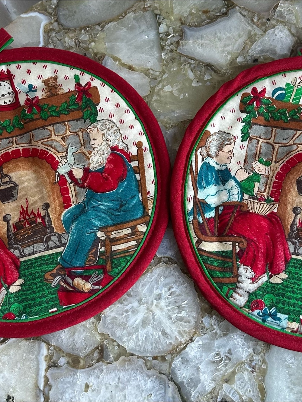 vintage quiltrd christmas motif hot pad victorian christmas fabric set of 2